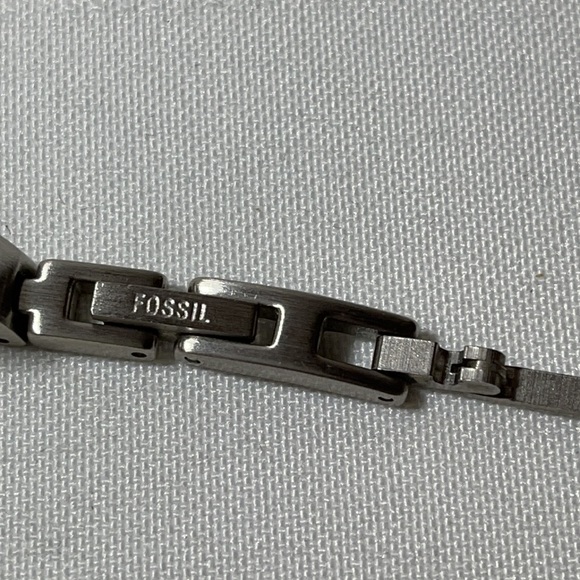 Fossil Watch 1990’s with Collector Tin - Picture 11 of 12